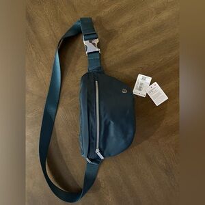 Lululemon city adventurer belt bag 2.5 L. Like new condition, one scratch
